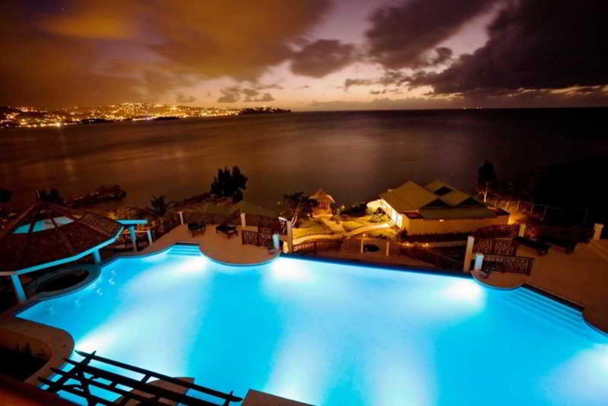 Calabash Cove Resort And Spa - Adults Only โกรส อิส์ลีต ภายนอก รูปภาพ